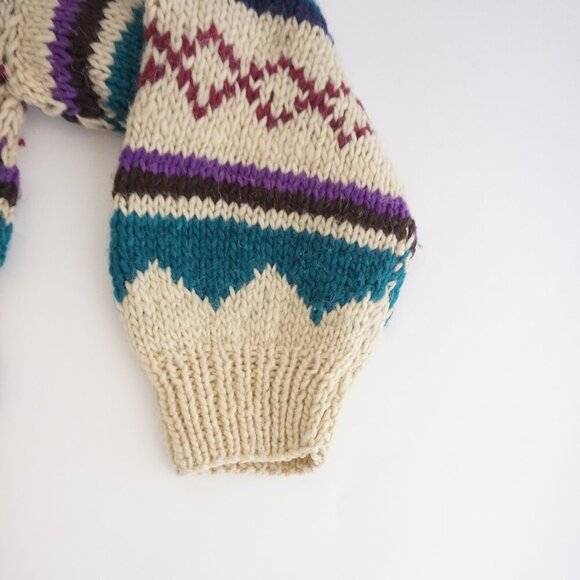 Cozy Multicolor Knit Sweater - Picture 5 of 13